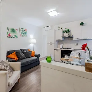 ponte-vecchio-boboli-modern-apartment.it-tuscanyhotel.com/